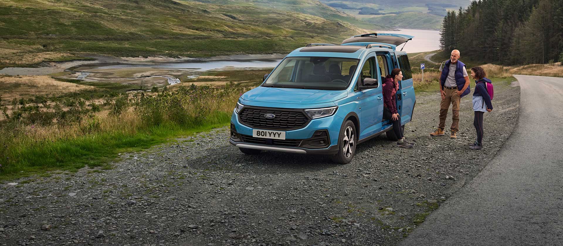 Ford Tourneo Connect : pare-chocs avant et plaque de protection