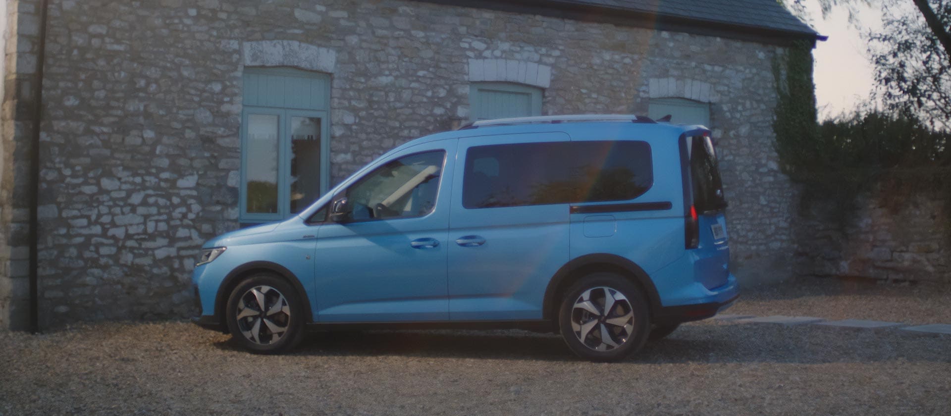 Vue latérale du Ford Tourneo Connect.