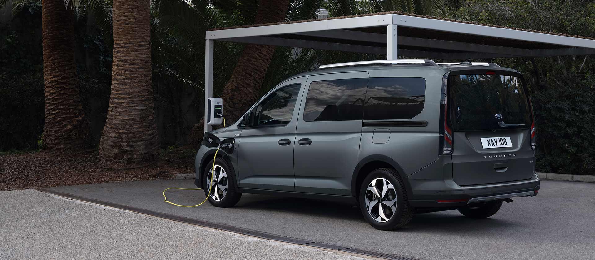 Ford Tourneo Connect, vue arrière trois quarts