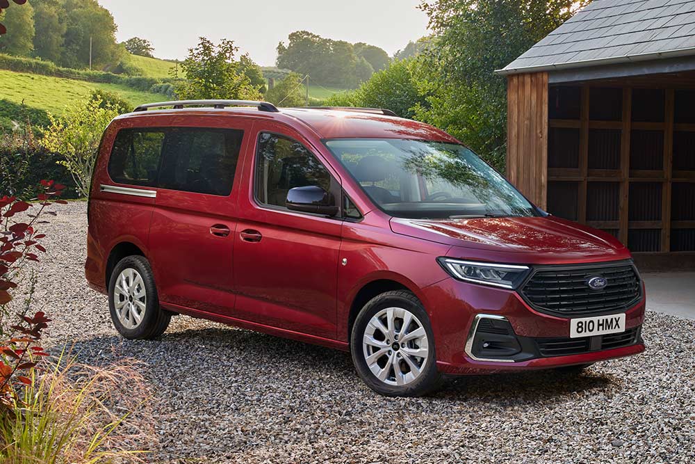 Vue de trois quarts avant du Ford Tourneo Connect.