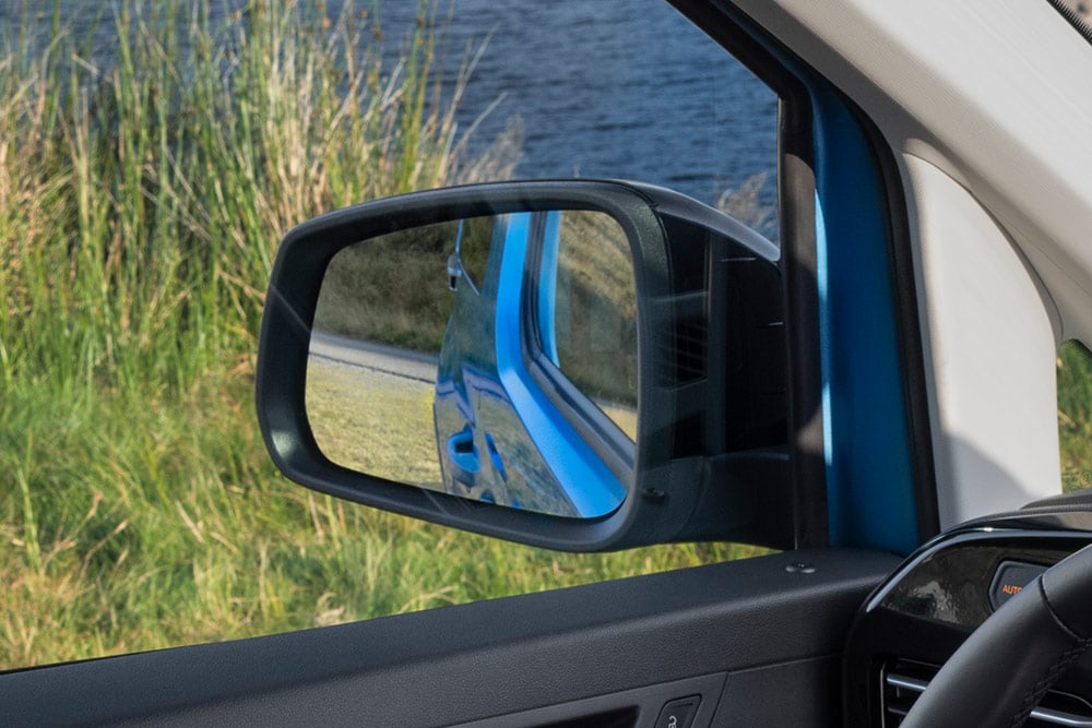 Détail du système d'information sur les angles morts du Ford Tourneo Connect.