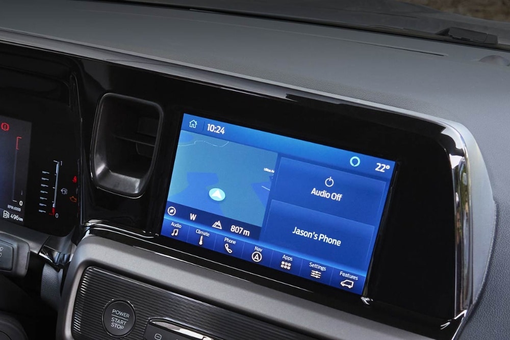 L'écran d'infodivertissement du Ford Tourneo Courier affichant les différentes fonctions du véhicule.