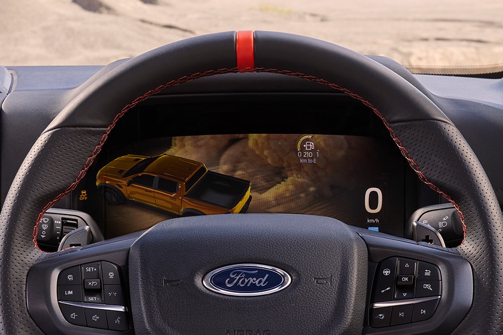 Volant du Ford Ranger Raptor avec repère de point mort haut et tableau de bord numérique.