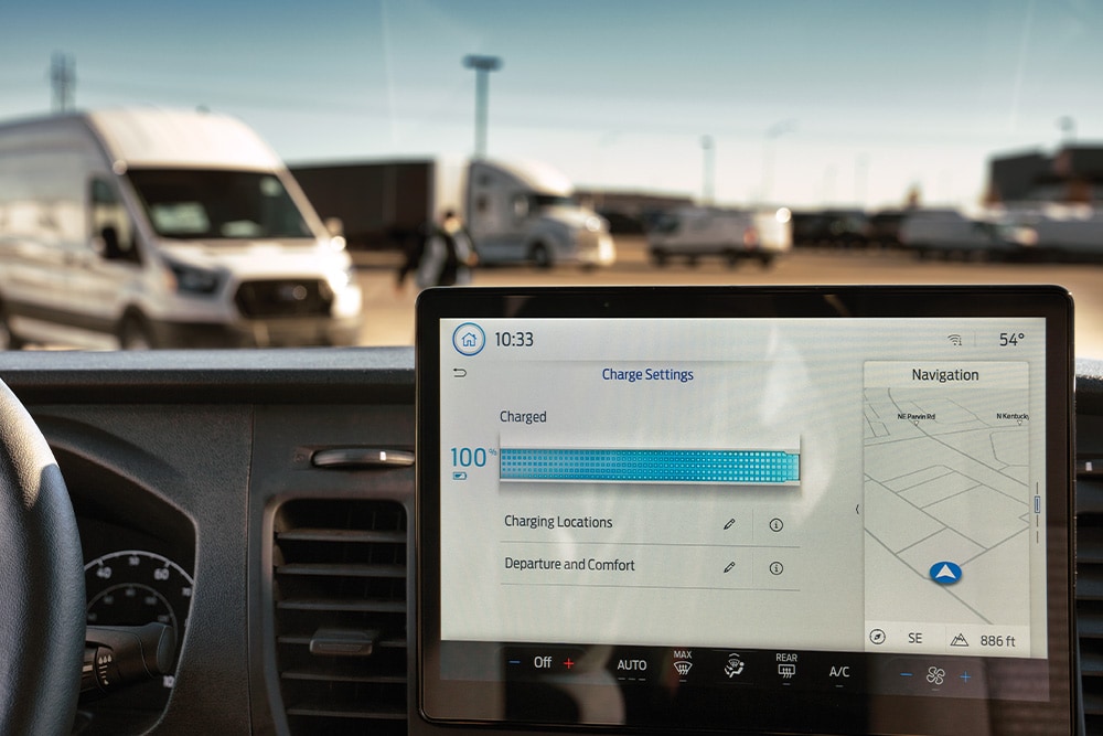Tableau de bord d'un Ford Transit Custom affichant les informations de recharge.