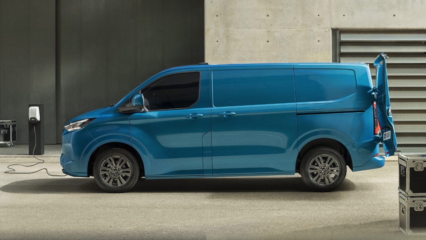 Ford Transit Custom Sport avec portes arrière ouvertes