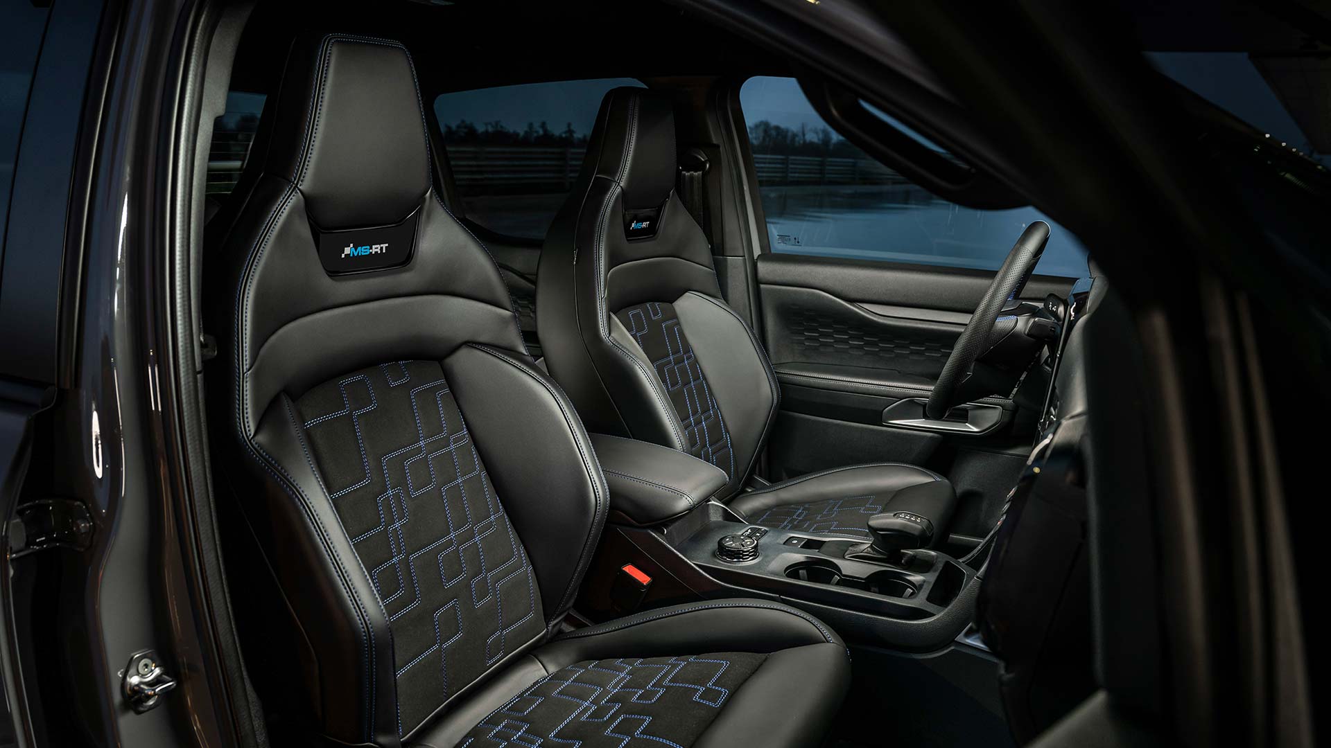 Vue intérieure des sièges sport du Ford Ranger MS-RT.