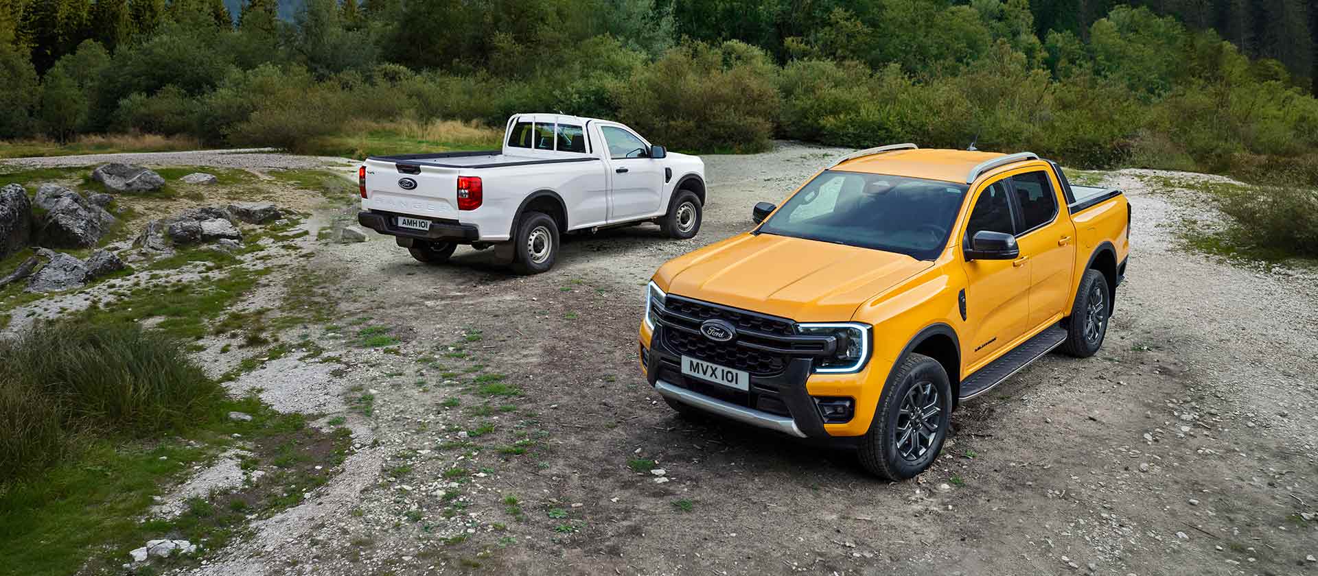 Publicité du pick-up le plus vendu en Europe avec deux Ford Rangers sur une piste.