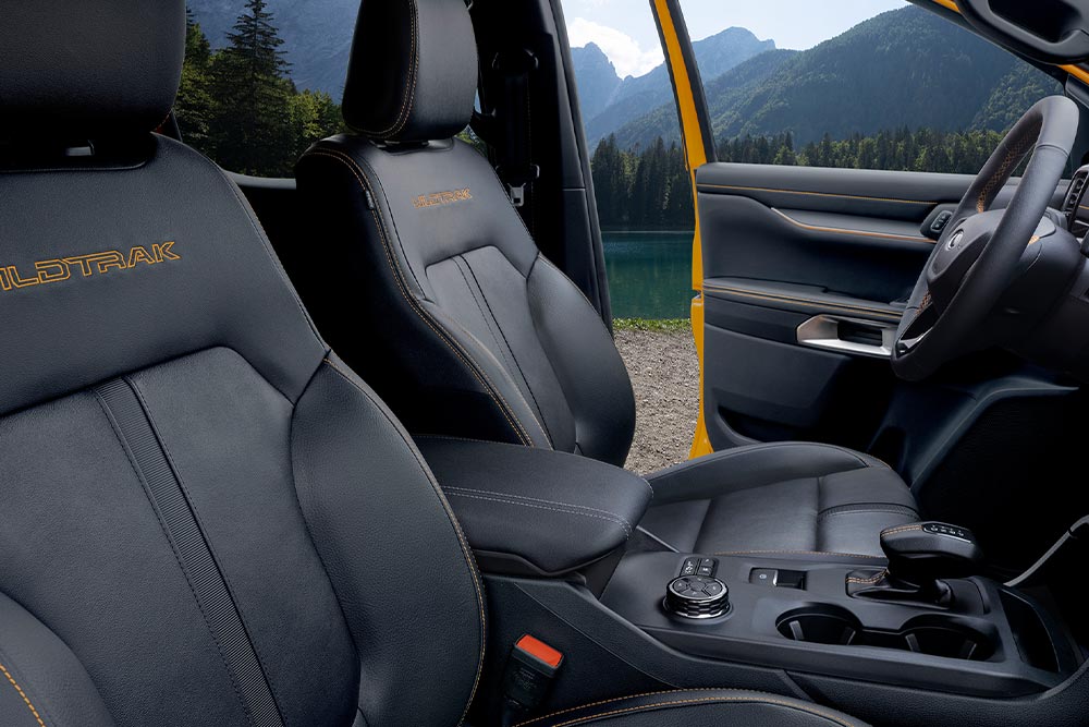 Sièges avant du Ford Ranger Wildtrak comprenant un siège conducteur réglable à 6 ou 8 positions.