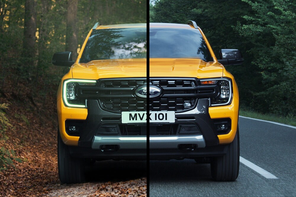 Vue frontale à écran partagé d'un Ford Ranger jaune, divisé entre le tout-terrain d'un côté et la route forestière de l'autre.