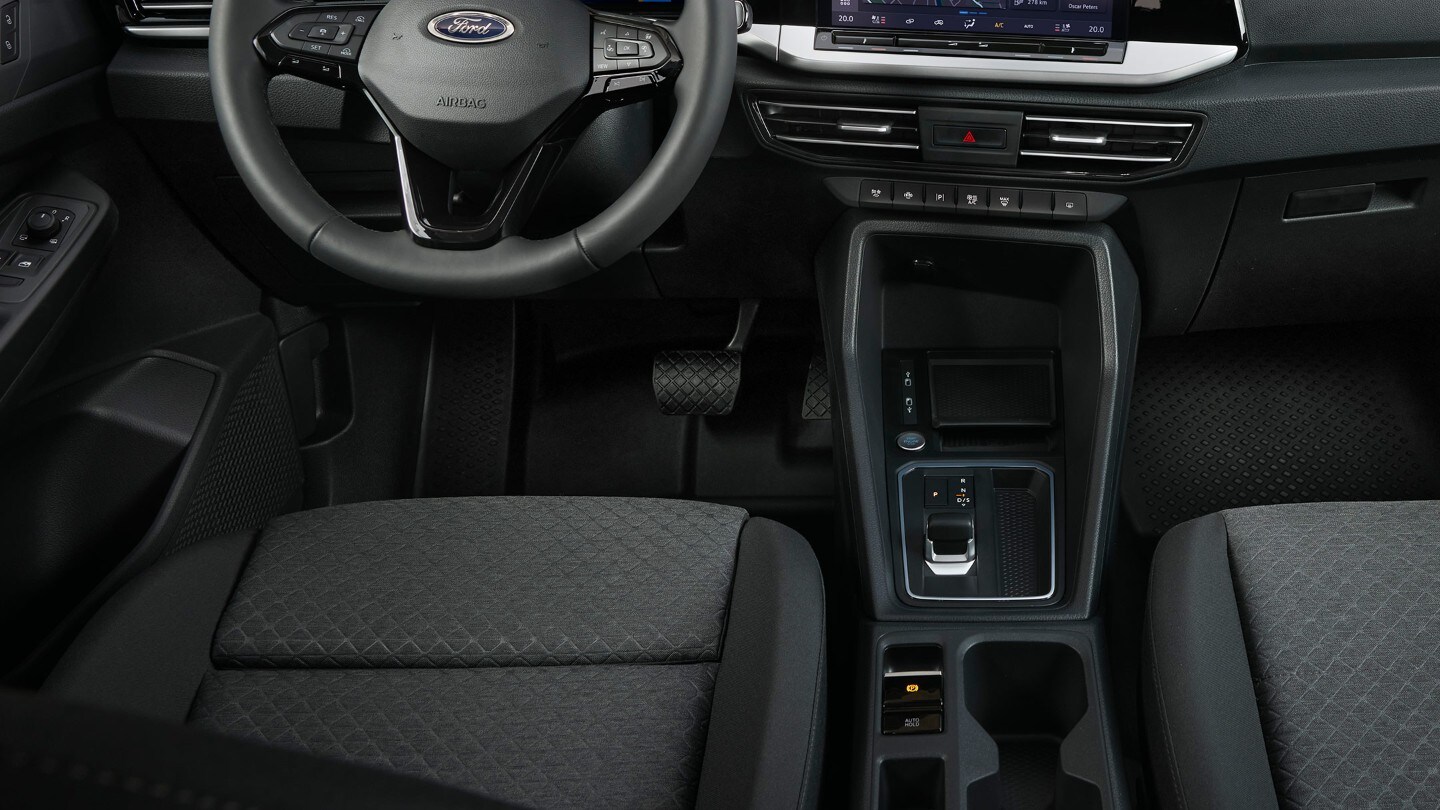 Pédales et console centrale du nouveau Ford Transit Connect.