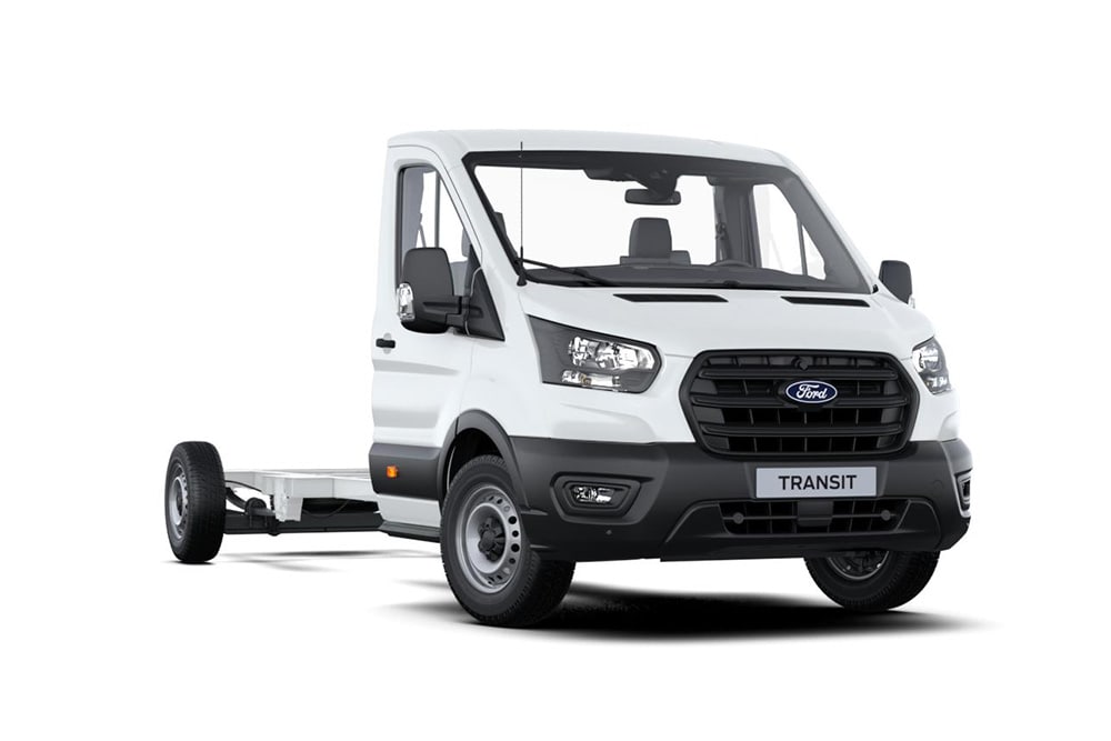 Fourgon Ford Transit châssis-cabine squelette blanc sur fond blanc.