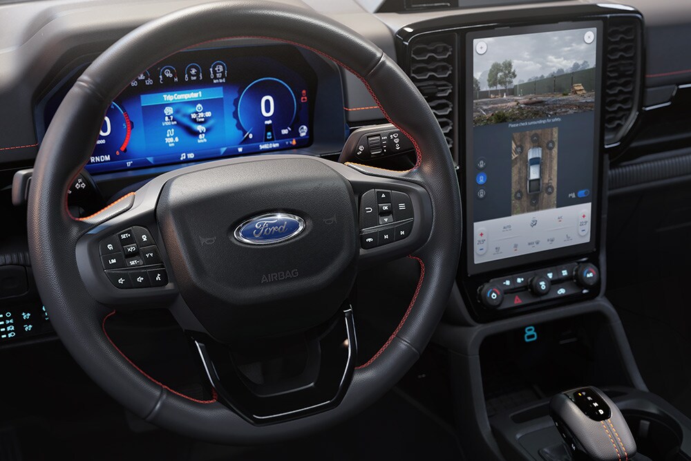 Volant, tableau de bord numérique et écran d’infodivertissement du Ford Ranger.