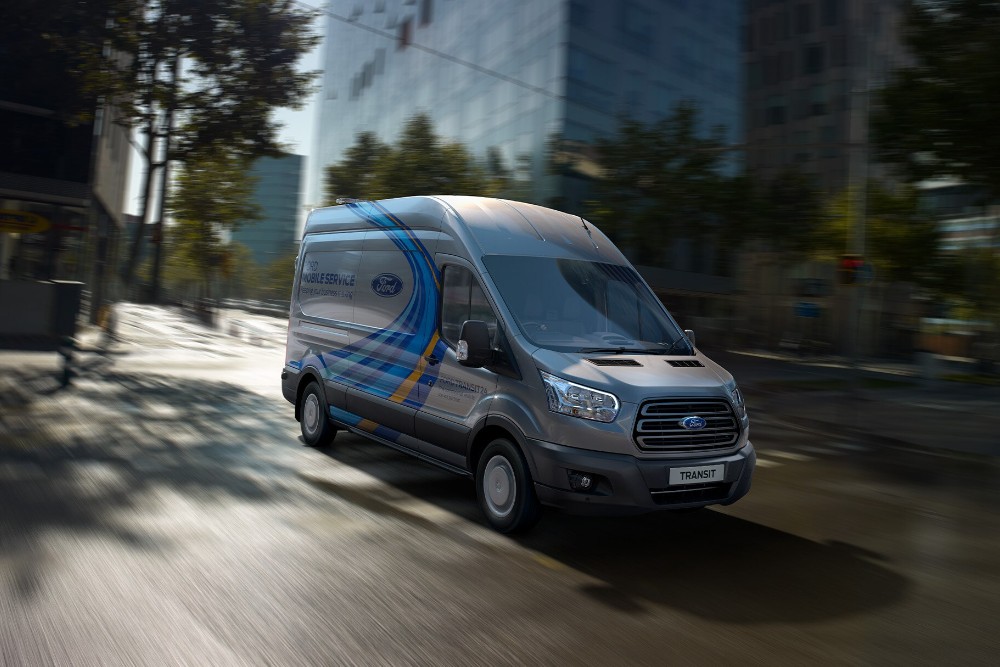 Ford Assist helping a customer with roadside assistance